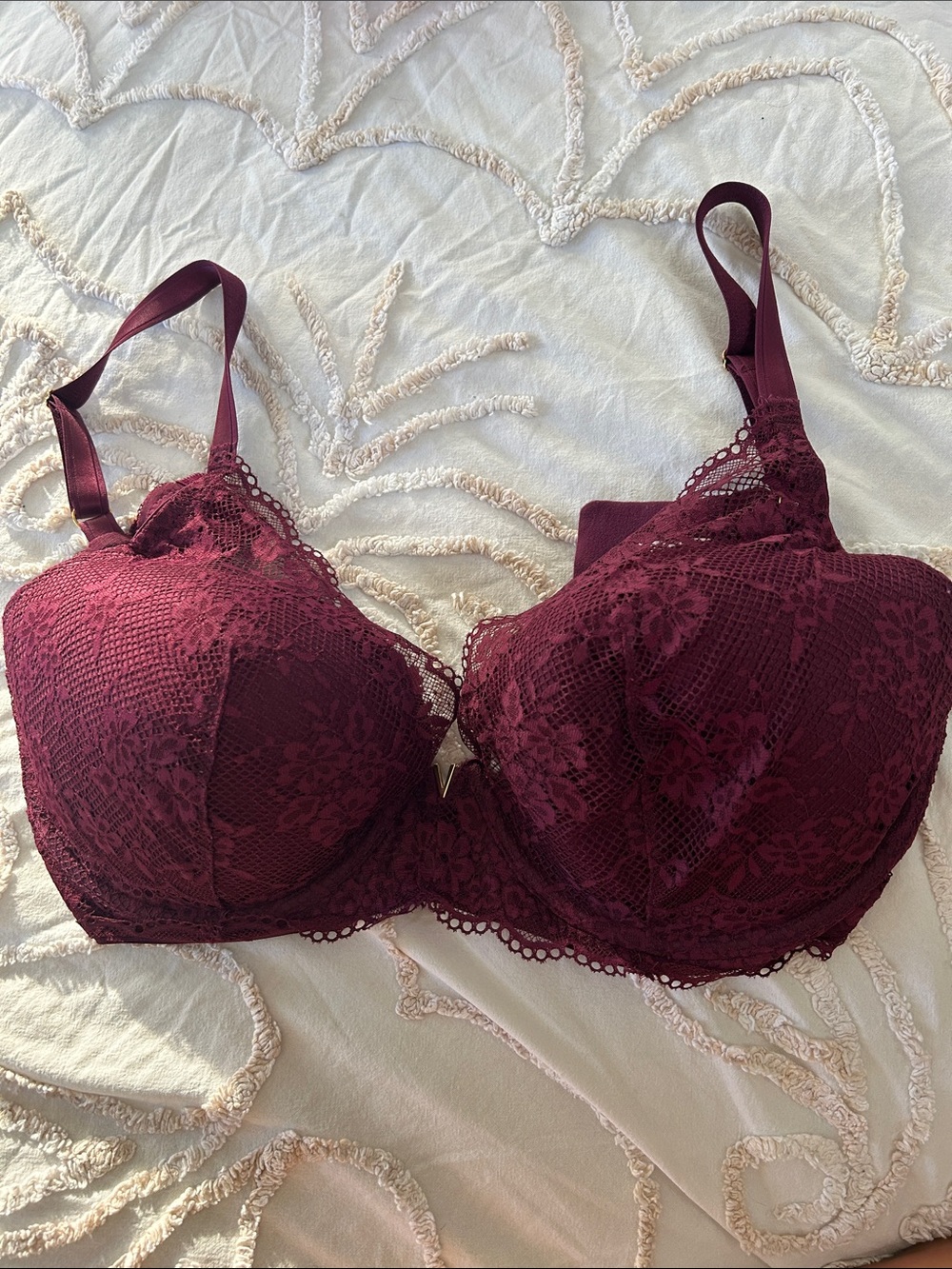 Victoria's Secret Lace Underwire Bra - Burgundy 38DDD